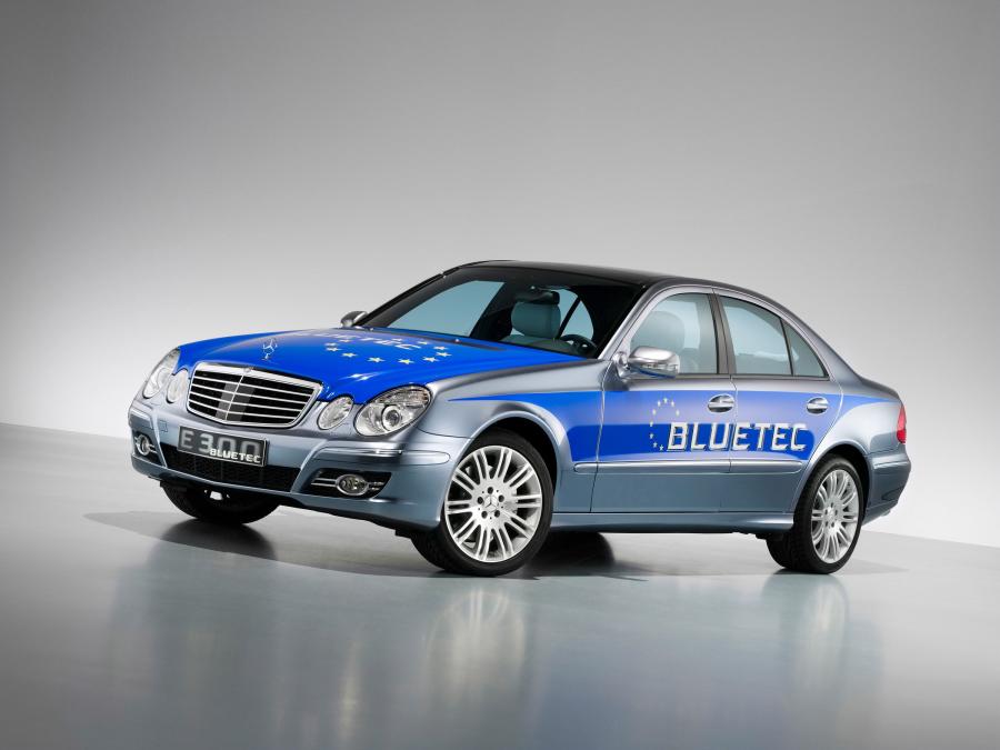  Mercedes-Benz E300 BlueTEC 2009 года  (фото 8 из 8)